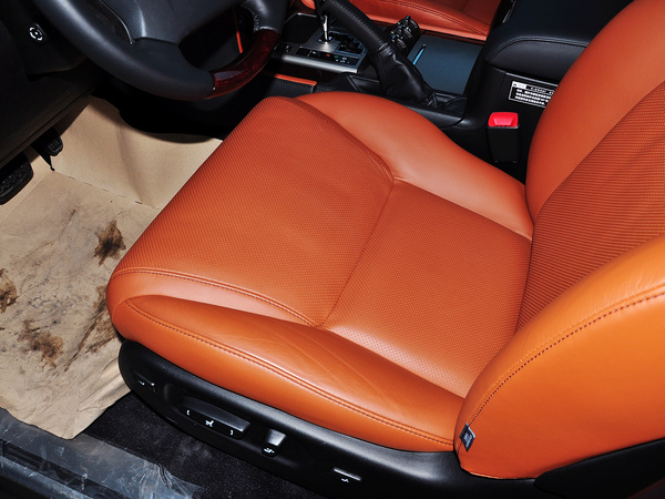 雷克萨斯  570 驾驶席坐垫特写