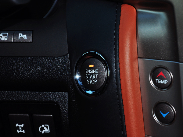 雷克萨斯  570 车辆点火开关特写