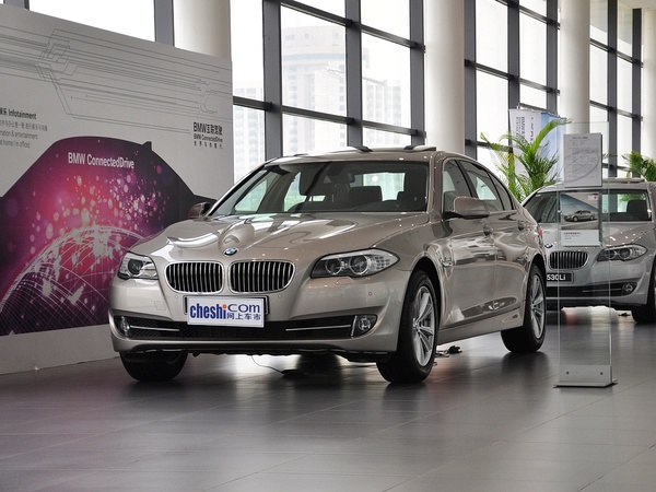 华晨宝马  520Li 2.0T 车辆左前45度视角