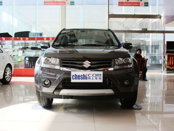 铃木(进口)  2.4L 自动 车头正面视角