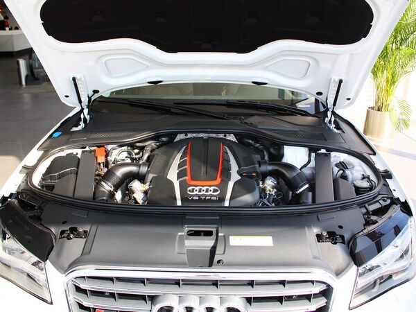 奥迪(进口)  4.0TFSI 发动机局部特写