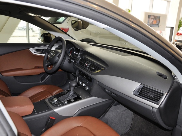 奥迪(进口)  30FSI 中控台右侧