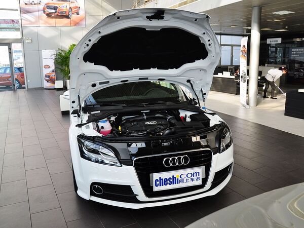 奥迪(进口)  Coupe 45 TFSI 车辆发动机舱整体