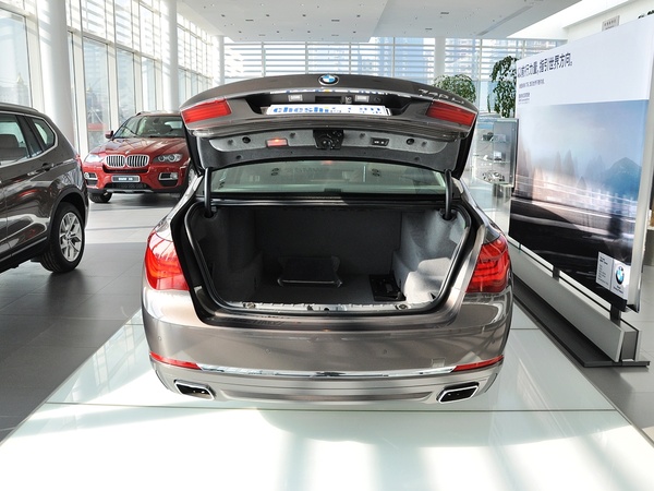 宝马(进口)  740Li 3.0T 后备箱整体特写