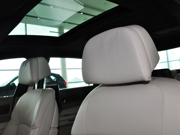 宝马(进口) 740Li 3.0T 驾驶席座椅头枕特写