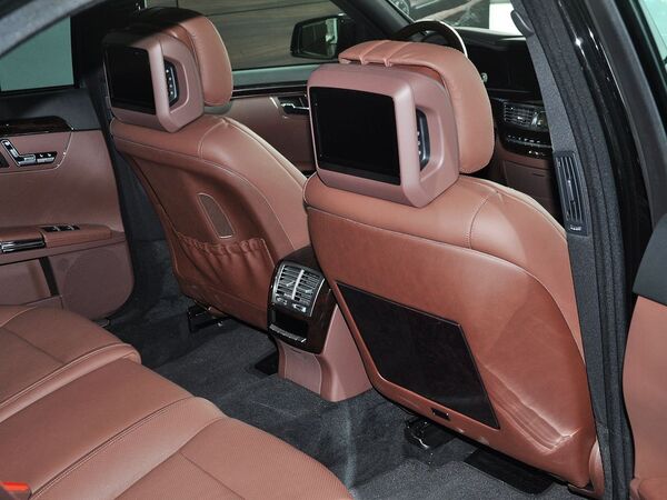 奔驰(进口)  S350L 3.5L 第一排座椅靠背后方