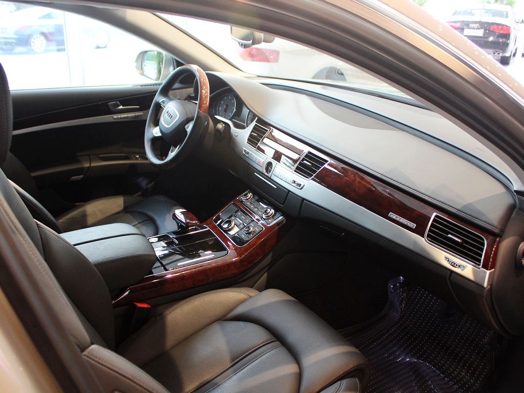 奥迪(进口)  50TFSI quattro 中控台右侧