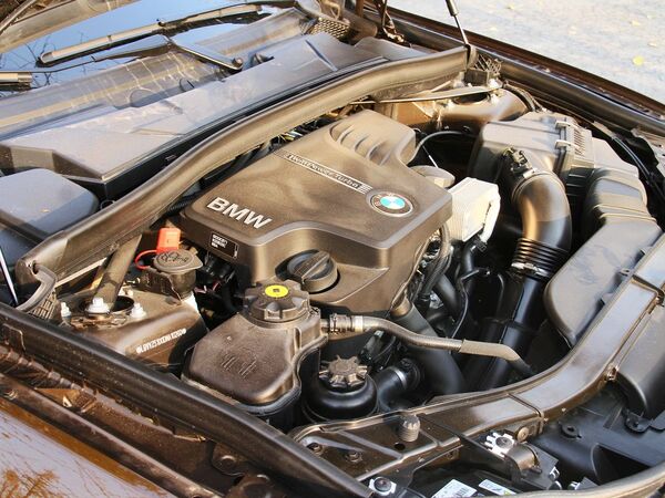 华晨宝马 sDrive18i 2.0L 发动机主体特写
