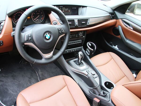 华晨宝马 sDrive18i 2.0L 中控台左侧