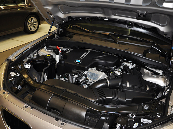 华晨宝马  sDrive20i 2.0T 发动机主体特写