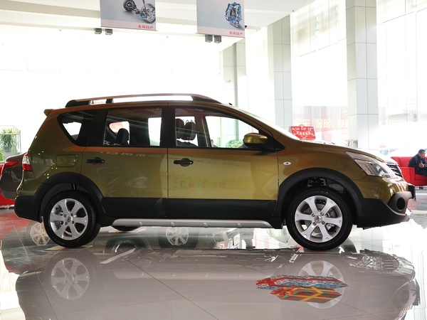 东风日产  1.6L CVT 车辆正右侧