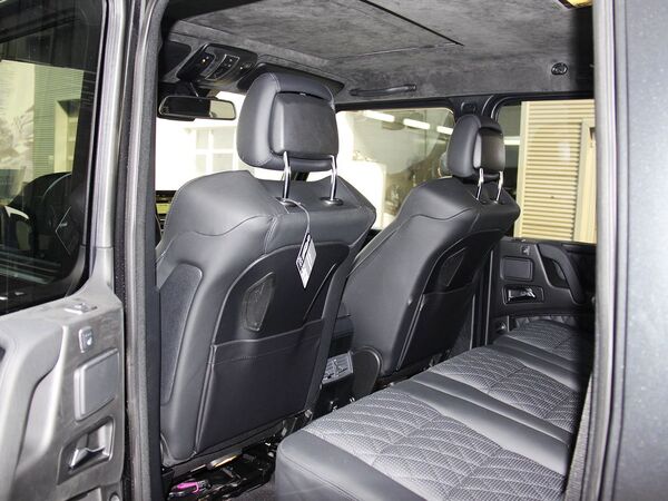 奔驰AMG  G65 6.0T 第一排座椅靠背后方