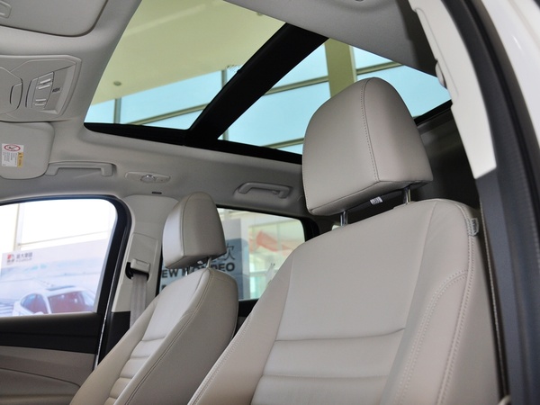 长安福特  2.0T 自动 驾驶席座椅头枕特写