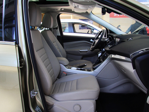 长安福特  1.6T 自动 副驾驶座椅正视图