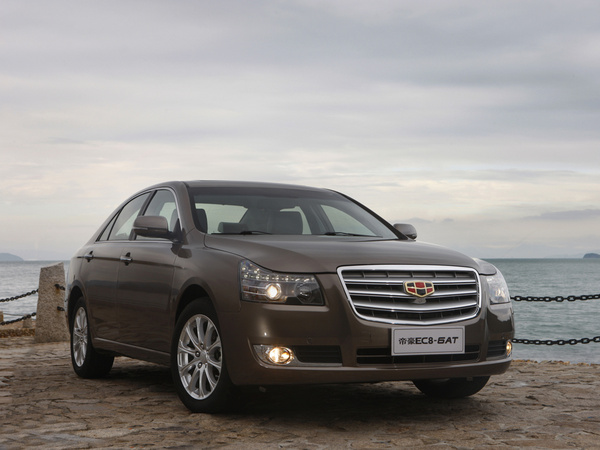 吉利帝豪  2.4L 自动 车辆右侧45度角