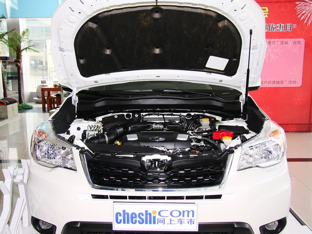 斯巴鲁 2.0L CVT 发动机局部特写