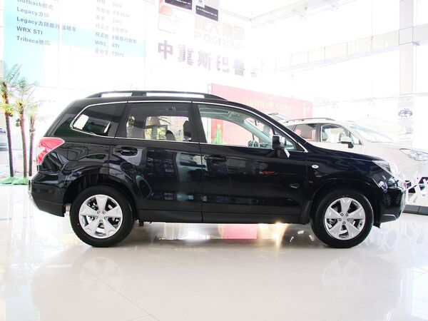 斯巴鲁  2.5L CVT 车辆正右侧