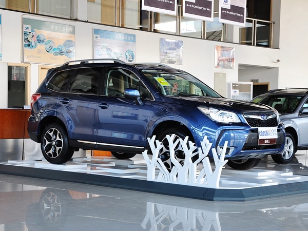 斯巴鲁  2.5L CVT 车辆右侧45度角