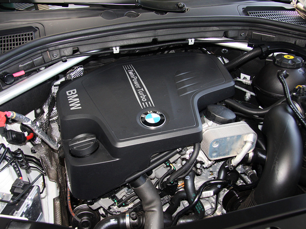宝马(进口) 2.0T 发动机主体特写
