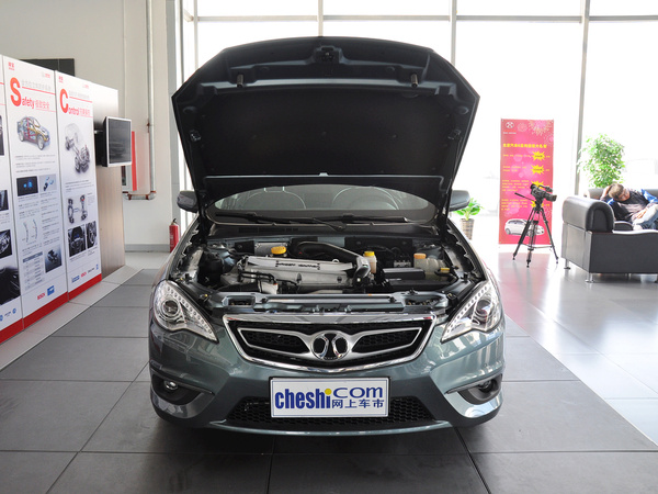 北京汽车(绅宝)  2.3T 自动 车辆发动机舱整体