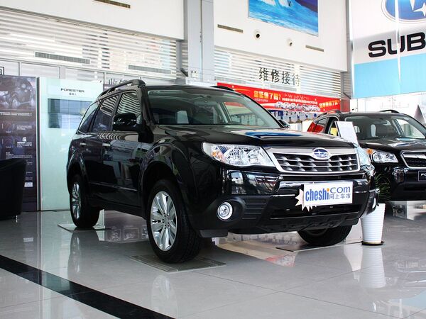 斯巴鲁  森林人经典 2.5XS AT 车辆右侧45度角