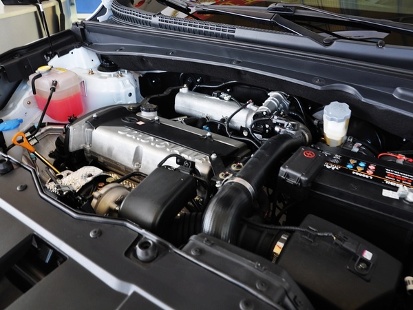 江淮汽车  2.0L 手动 发动机局部特写
