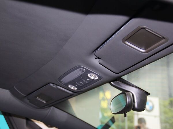 兰博基尼   前排车顶中央特写