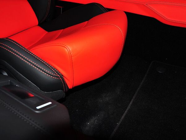 兰博基尼   副驾驶席下方储物空间