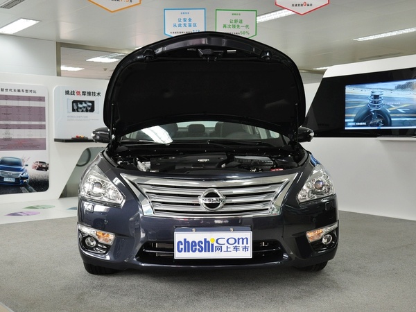 东风日产 2.5L 车辆发动机舱整体