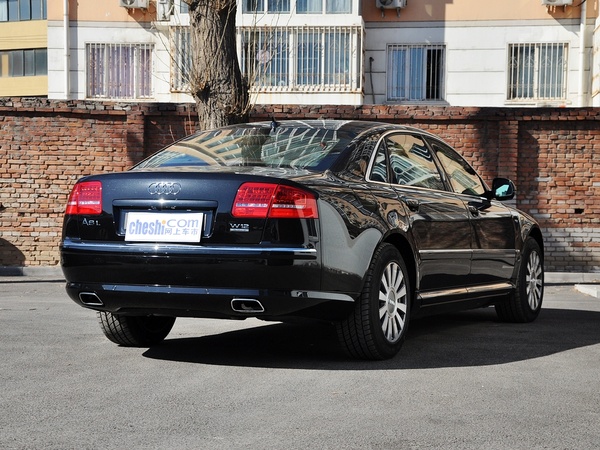 奥迪(进口)  奥迪 A8L W12 车辆右侧尾部视角