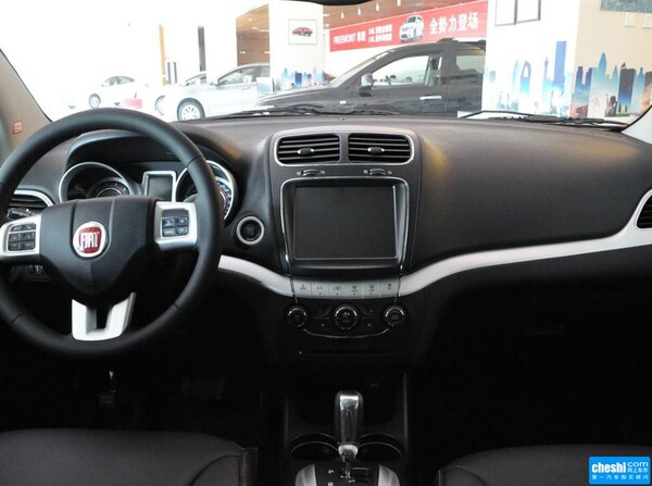 菲亚特(进口)  2.4L 自动 中控台整体