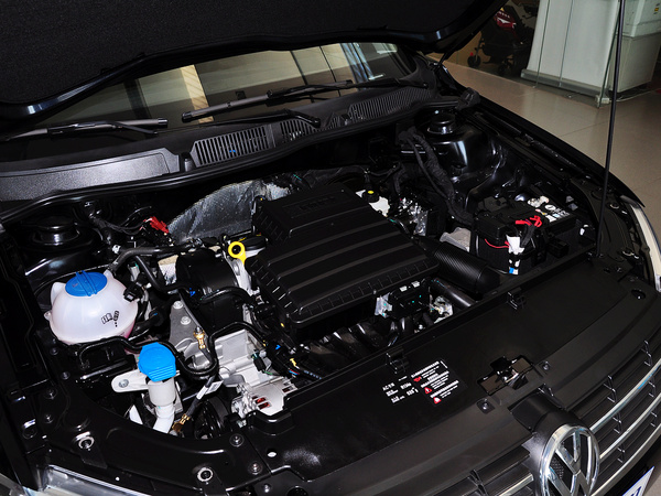 上海大众  改款 1.6L 手动 发动机主体特写