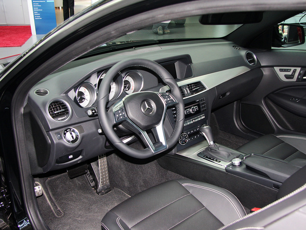 奔驰(进口)  C180 1.8L 自动 中控台左侧