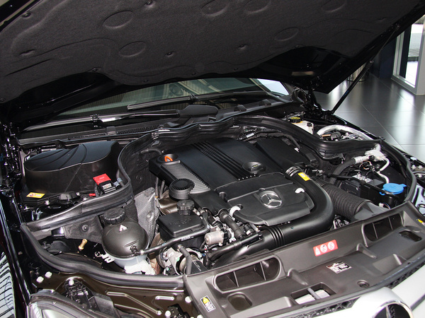 奔驰(进口)  C180 1.8L 自动 发动机局部特写