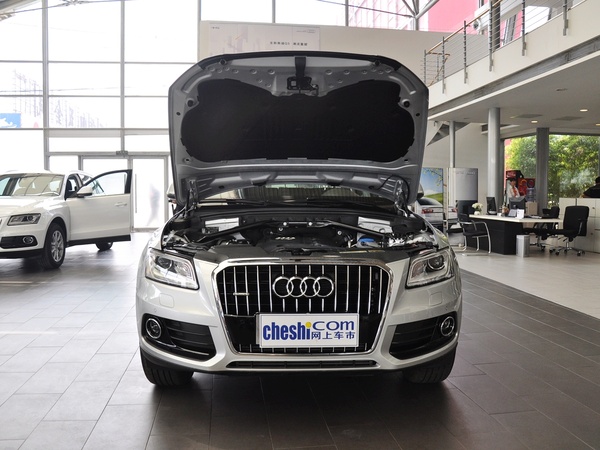 一汽奥迪  40 TFSI quattro 车辆发动机舱整体