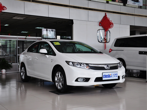 东风本田  1.8L 自动 车辆右侧45度角