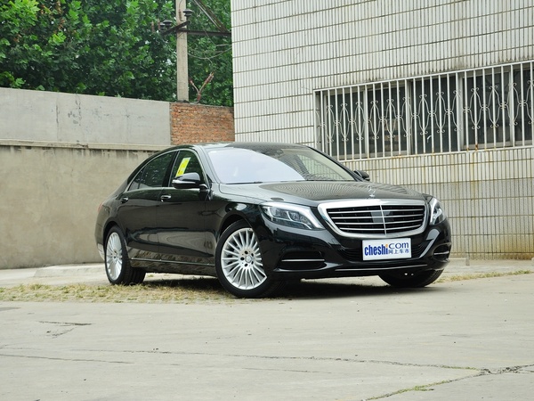奔驰(进口)  S500L 4.7T 自动 车辆右侧45度角