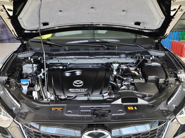 长安马自达  2.0L 自动 发动机局部特写