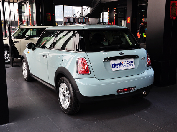 MINI  1.6L AT 车辆左后45度视角