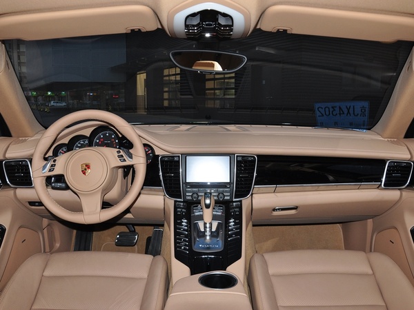 保时捷  3.0T DCT 中控台整体