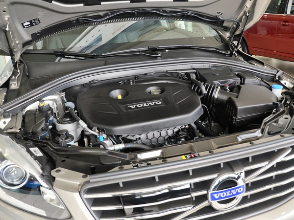 沃尔沃(进口) T5 2.0T DCT 发动机主体特写