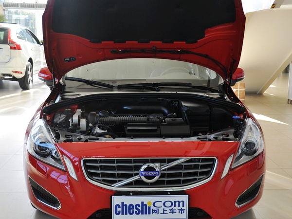 沃尔沃(进口) T5 2.0T 自动 发动机局部特写