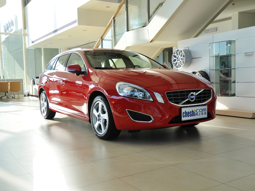 沃尔沃(进口)  T5 2.0T 自动 车辆右侧45度角