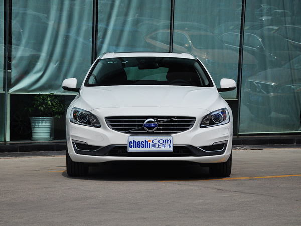 沃尔沃(进口)  改款 2.0T 自动 车头正面视角