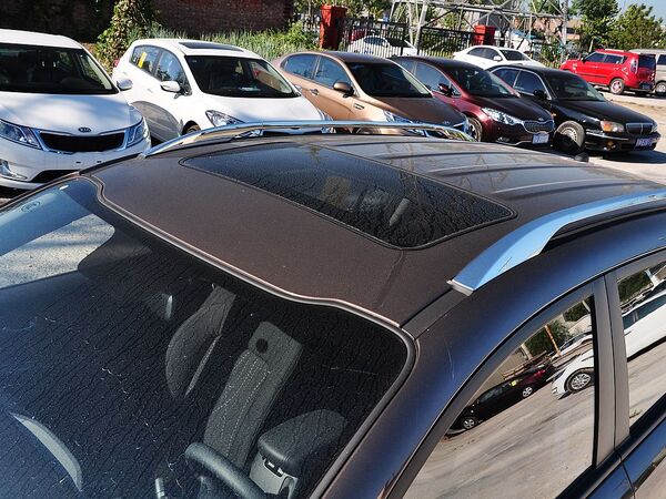 东风悦达起亚  2.0L 自动 车顶前部