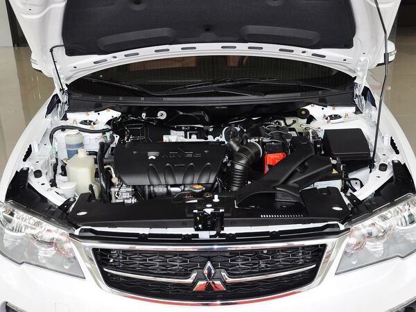 东南三菱  1.8L CVT 发动机局部特写