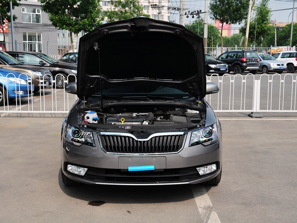 斯柯达 1.4T DSG 车辆发动机舱整体