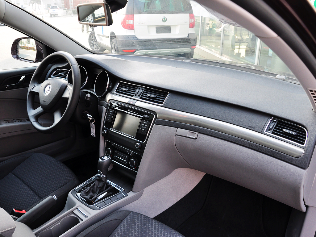 斯柯达  1.4T DSG 中控台右侧