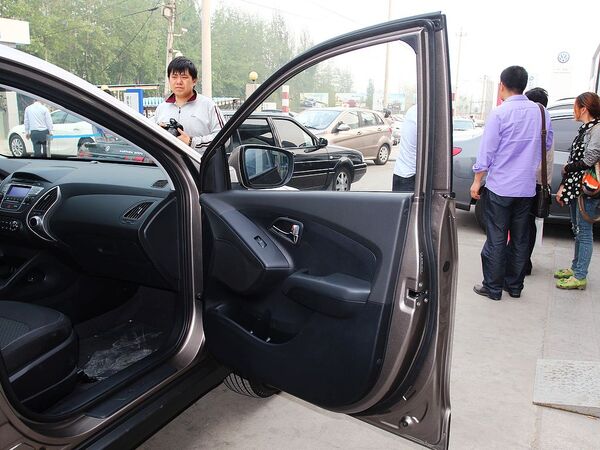 北京现代  改款 GL 2.0L 手动 右前车门45度视角