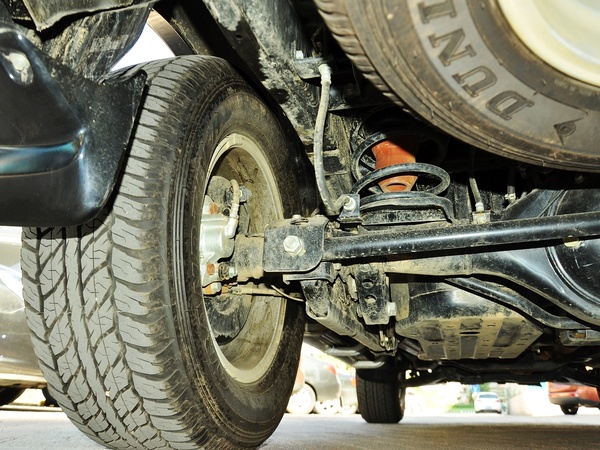 广汽三菱  3.0L 自动 后悬架特写